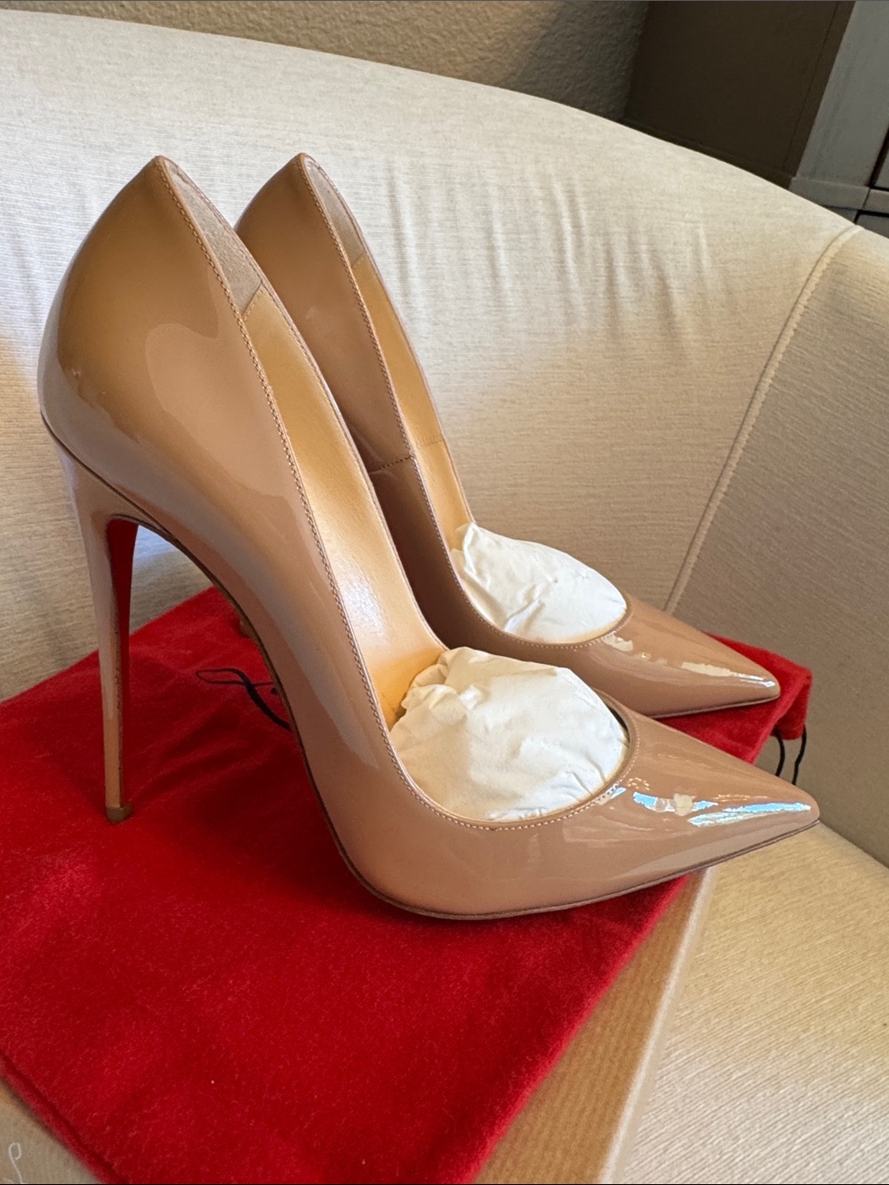 NWT- CHRISTIAN LOUBOUTIN So Kate- Nude Pointed-Toe Patent Pumps- size 39
